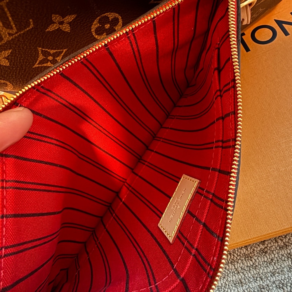 Louis Vuitton Neverfull MM Brown Monogram Tote Bag - Picture 4 of 9